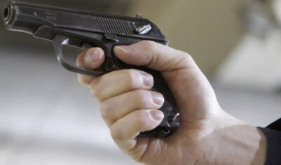 Мстивший за сестру подросток застрелил директрису школы и ранил детей